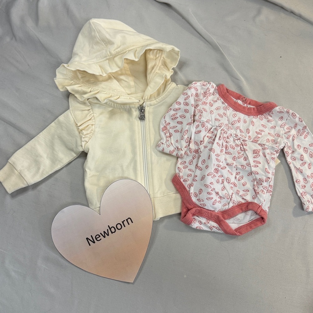 Burt's Bees Baby - Hoodie and long sleeve onesie. Newborn
